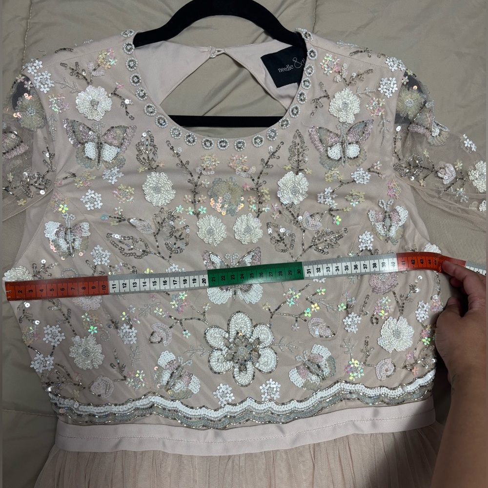 Needle and thread gown - Picture 4 of 6